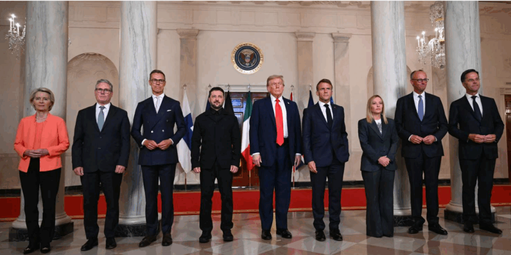 HEIMUR Á HVERFANDI HVELI