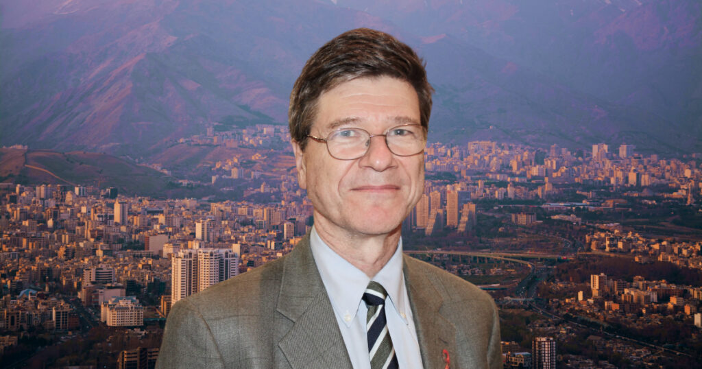Jeffrey Sachs: Bandarísk reikniskekkja aldarinnar í Íran getur valdið áratuga kreppu